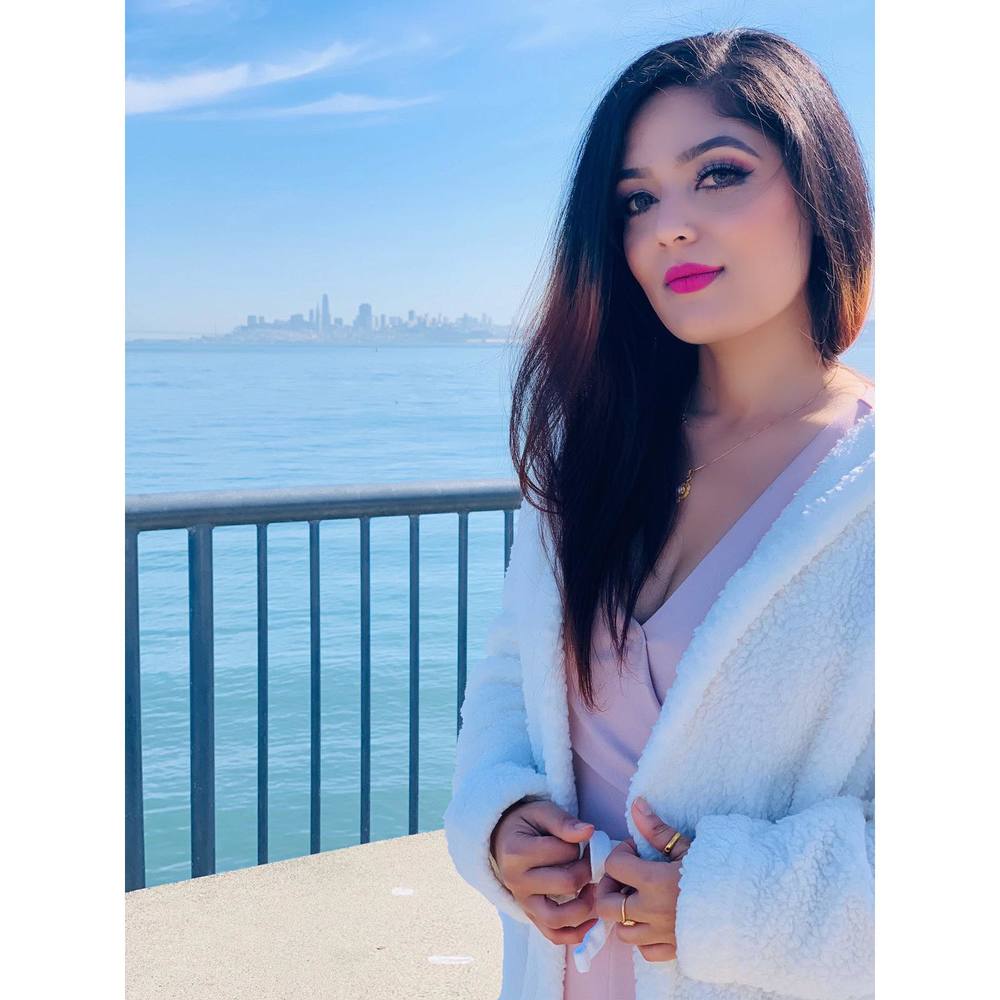 Meet your Posher, Aly